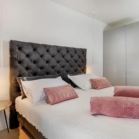 Διαμέρισμα Zaloo, Luxury With Sea-view And Jacuzzi *