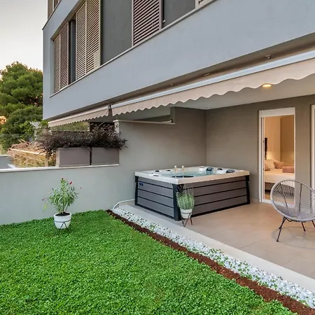 Zaloo, Luxury With Sea-view And Jacuzzi Apartamento *