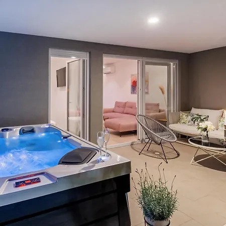 Apartamento Zaloo, Luxury With Sea-view And Jacuzzi Split